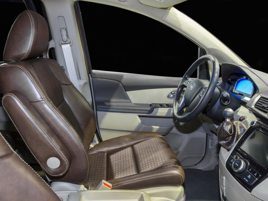  Honda Odyssey by Bisimoto Engineering 2013 года  (фото 3 из 4)